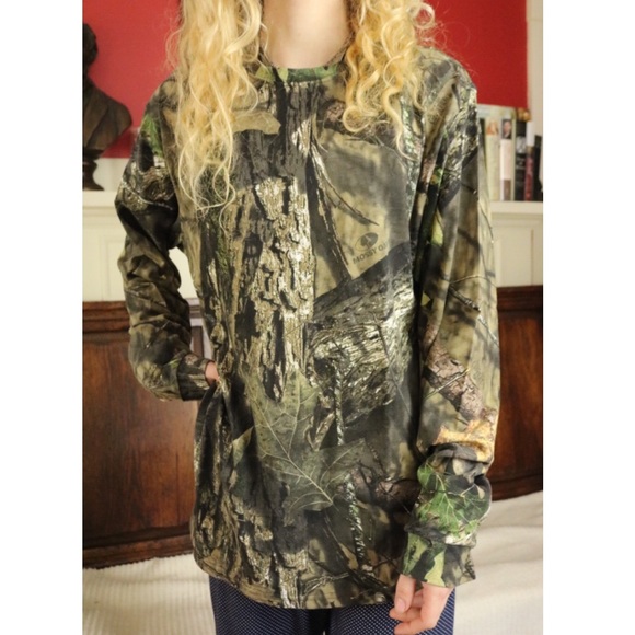 LIKE NEW Mossy Oak Camouflage Long Sleeve Top ! - Picture 1 of 4